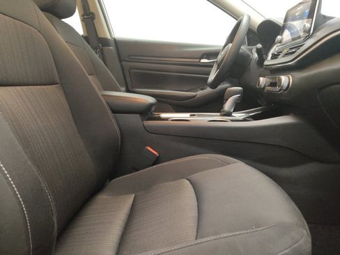 Used 2024 Nissan Altima 2.5 SV FWD image 21