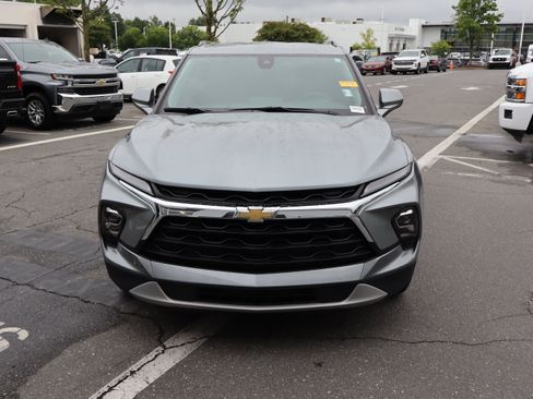 Used 2025 Chevrolet Blazer LT w/ Convenience Package FWD image 3