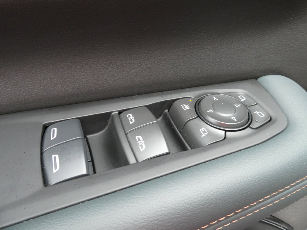 Certified 2025 GMC Yukon XL AT4 w/ AT4 Premium Package AWD/4WD image 29
