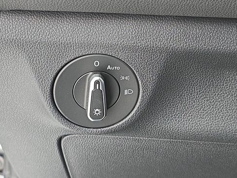 Certified 2025 Volkswagen Jetta Sport image 25