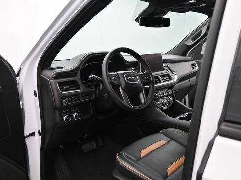 Used 2024 GMC Yukon XL AT4 AWD/4WD image 11