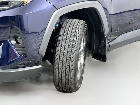 Used 2025 Toyota RAV4 XLE FWD image 25
