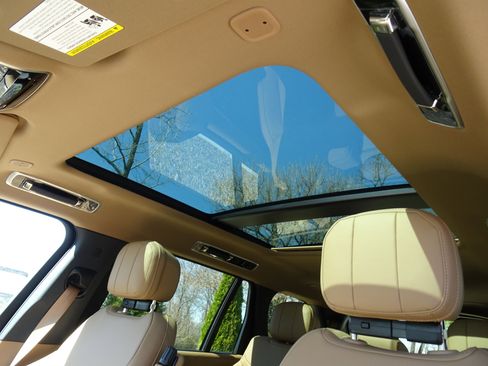 New 2026 Land Rover Range Rover Long Wheelbase SE image 16