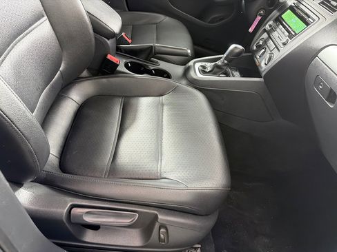 Used 2014 Volkswagen Jetta SE FWD image 19