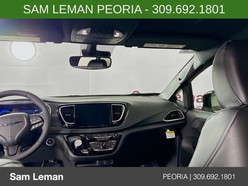 New 2026 Chrysler Pacifica Select image 22