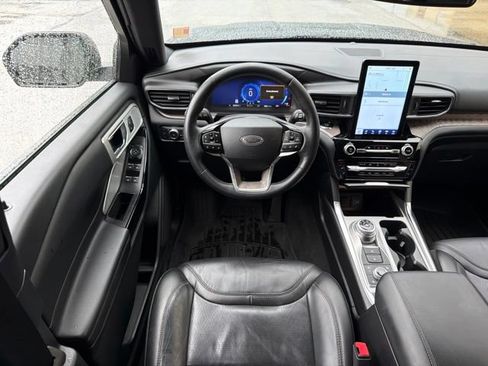 Used 2022 Ford Explorer Platinum w/ Equipment Group 601A AWD/4WD image 19