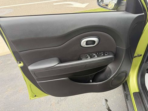 Used 2018 Kia Soul FWD image 12