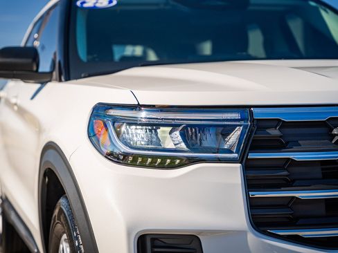 Certified 2025 Ford Explorer Active image 10