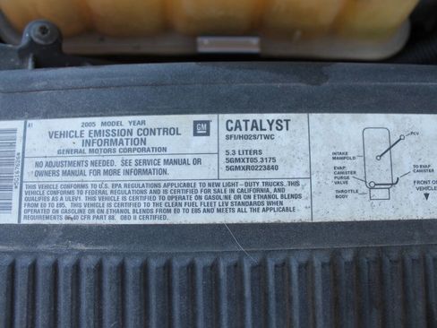 Used 2005 Chevrolet Suburban LS image 19