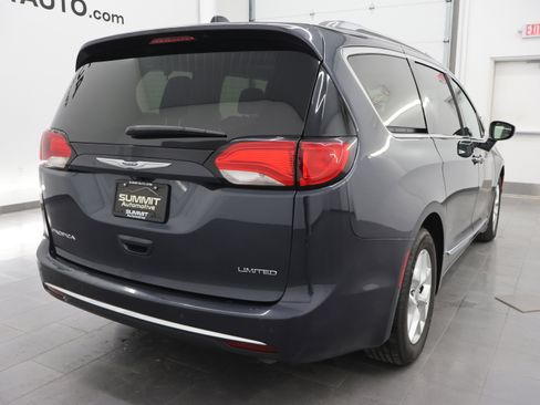 Used 2020 Chrysler Pacifica Limited FWD image 4