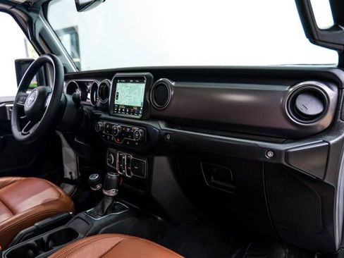 Used 2023 Jeep Gladiator Sport AWD/4WD image 13