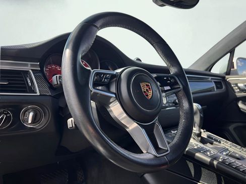 Used 2017 Porsche Macan Turbo image 47