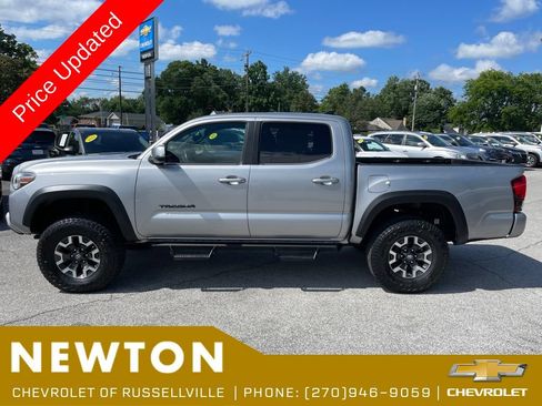 Used 2018 Toyota Tacoma TRD Off-Road w/ Technology Package RWD image 35