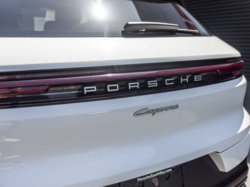 Certified 2024 Porsche Cayenne AWD/4WD image 27