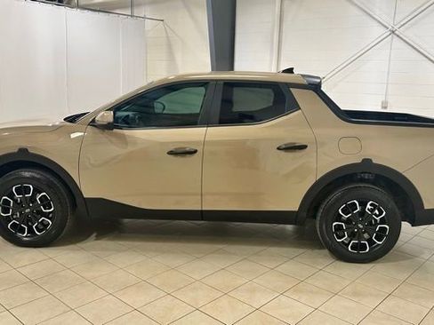 Used 2023 Hyundai Santa Cruz SEL FWD image 2