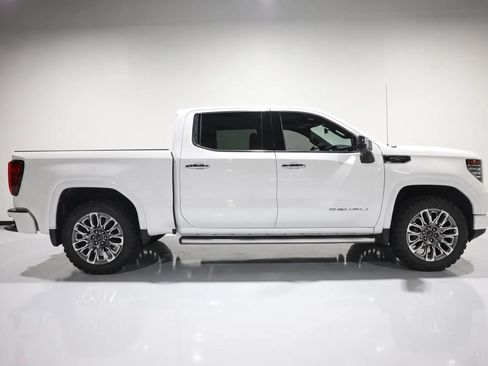 Used 2025 GMC Sierra 1500 Denali Ultimate AWD/4WD image 4