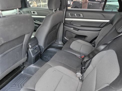 Used 2017 Ford Explorer XLT FWD image 10