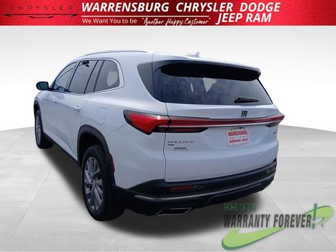 Used 2025 Buick Enclave Preferred AWD/4WD image 7