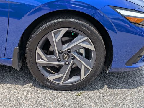 Certified 2025 Hyundai Elantra Sport FWD image 11