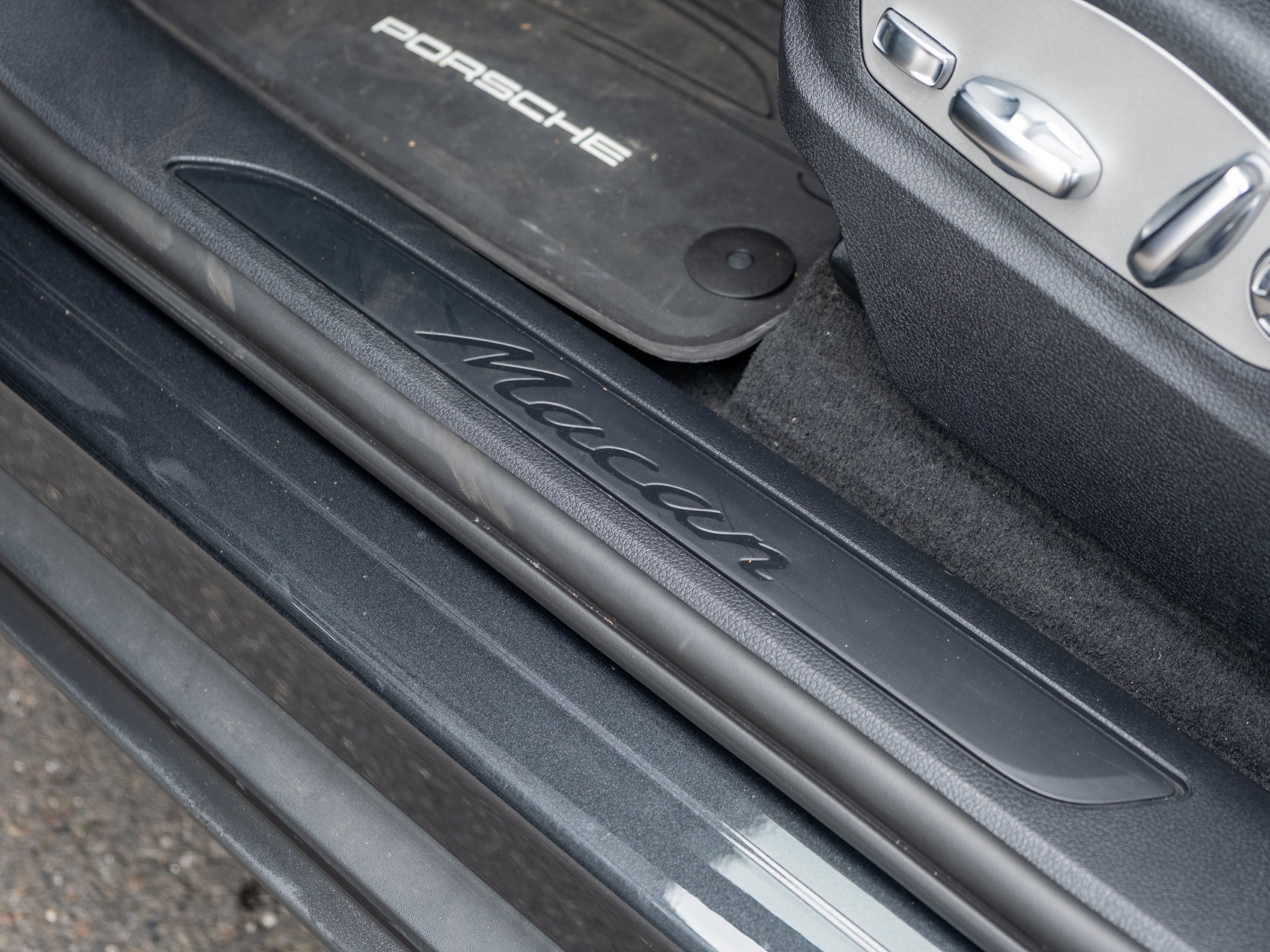 Used 2023 Porsche Macan AWD/4WD image 39