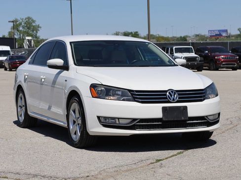 Used 2015 Volkswagen Passat 1.8T Limited Edition FWD image 4