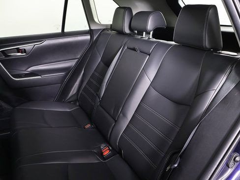 Used 2021 Toyota RAV4 XLE Premium image 30