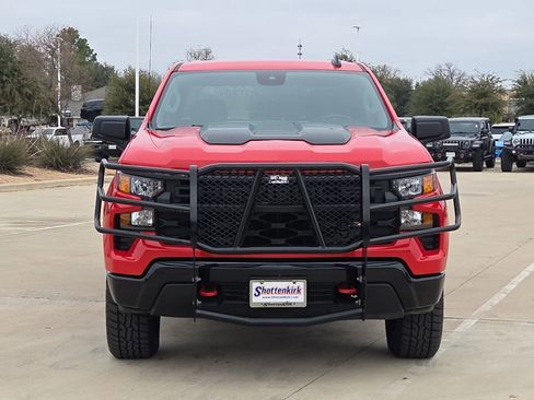 Used 2025 Chevrolet Silverado 1500 Custom Trail Boss w/ LPO, Dark Essentials Package AWD/4WD image 2