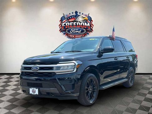 Used 2023 Ford Expedition XLT AWD/4WD image 2