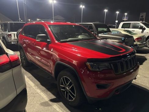 Used 2018 Jeep Grand Cherokee Trailhawk w/ Trailhawk Luxury Group image 2