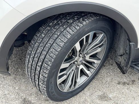 Used 2018 Ford Explorer Platinum image 43