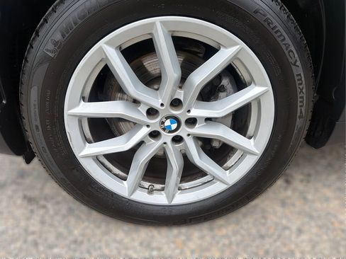 Used 2022 BMW X5 xDrive40i w/ Parking Assistance Package AWD/4WD image 25