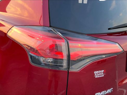 Used 2018 Toyota RAV4 XLE AWD/4WD image 27