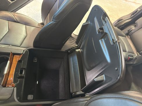 Used 2016 Cadillac Escalade Luxury AWD/4WD image 22