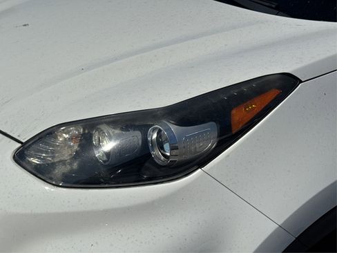 Used 2020 Kia Sportage LX image 16