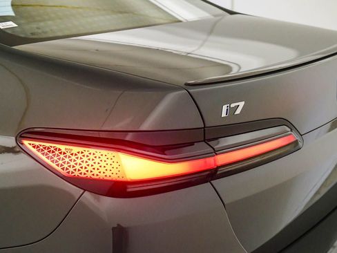 Certified 2025 BMW i7 eDrive50 w/ M Sport Package RWD image 11