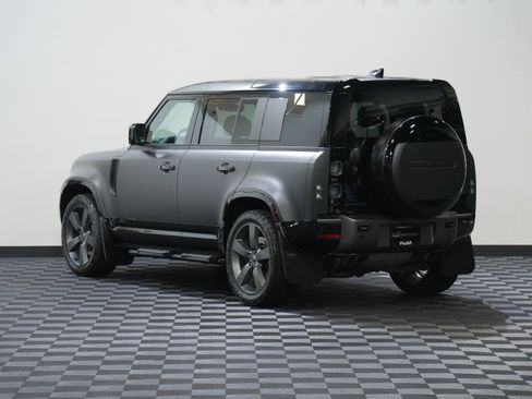 Used 2025 Land Rover Defender 110 V8 AWD/4WD image 8