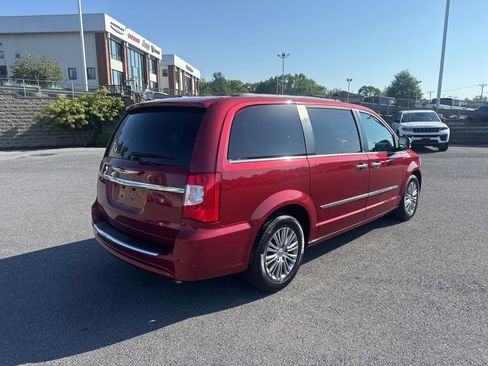Used 2014 Chrysler Town & Country Touring-L w/ Driver Convenience Group FWD image 6