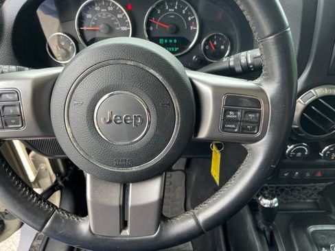 Used 2018 Jeep Wrangler Unlimited Sahara AWD/4WD image 18