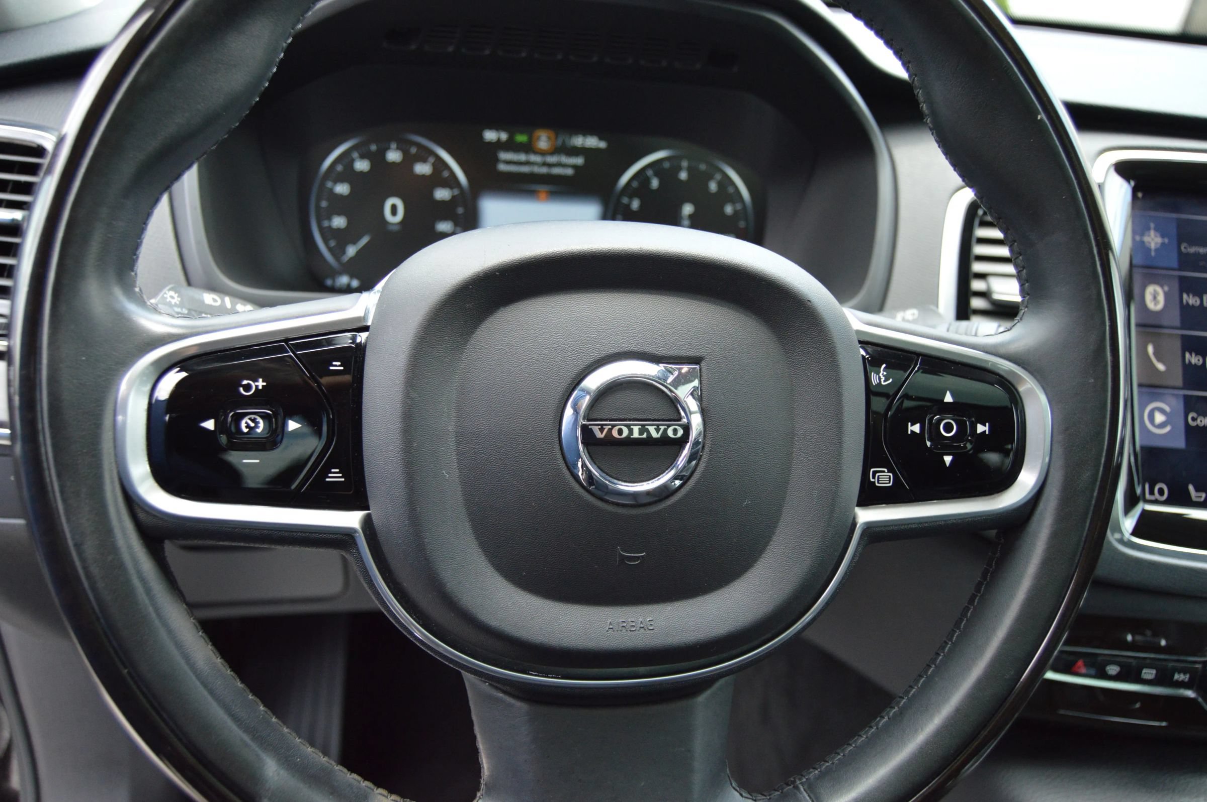 Used 2017 Volvo XC90 T6 Momentum w/ Vision Package AWD/4WD image 12