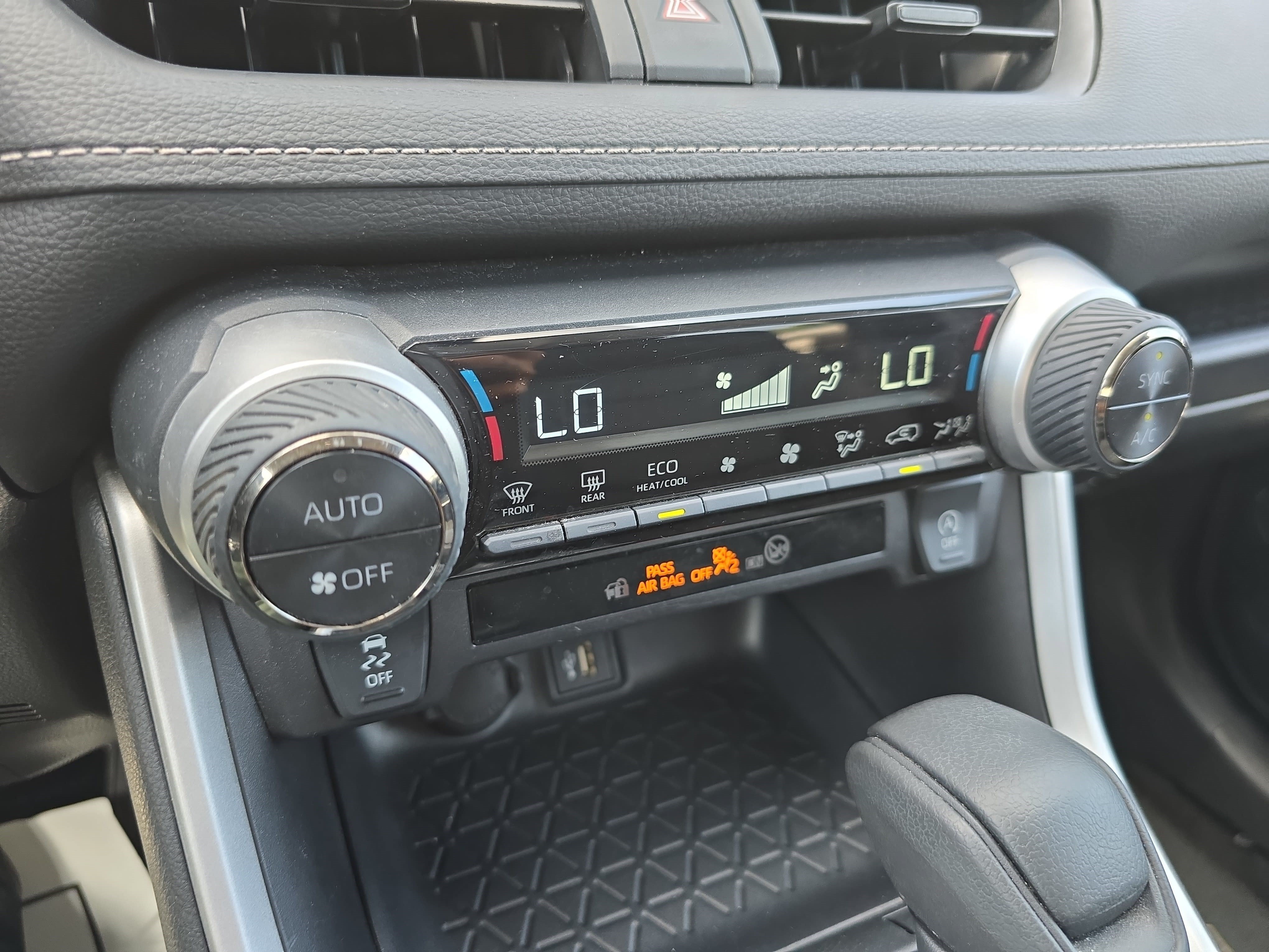 Used 2025 Toyota RAV4 XLE FWD image 22