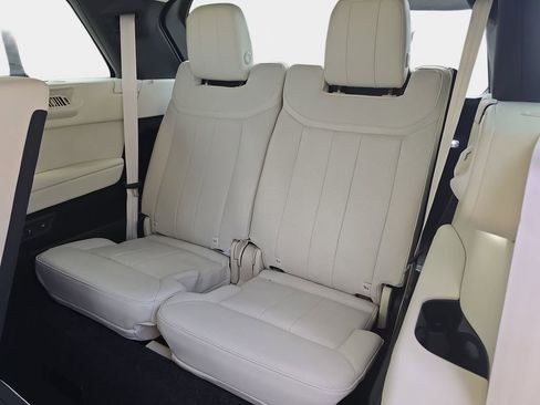 New 2025 Land Rover Range Rover Long Wheelbase SE AWD/4WD image 13