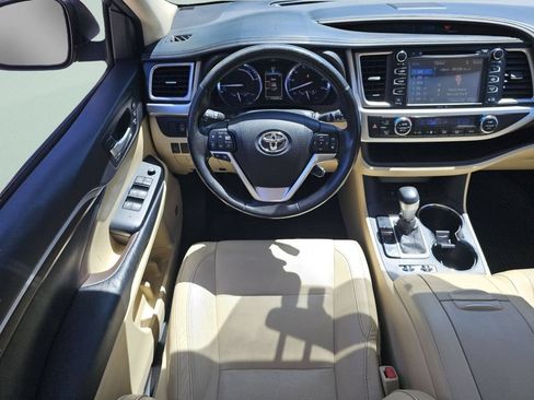Used 2015 Toyota Highlander Limited AWD/4WD image 4
