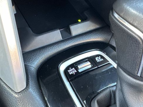 Used 2024 Toyota Corolla Cross Hybrid XSE 4WD (Natl) AWD image 27