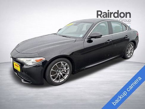 Used 2019 Alfa Romeo Giulia w/ Cold Weather Package RWD image 3