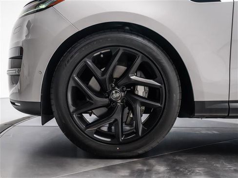 Used 2023 Land Rover Range Rover Sport SE image 11