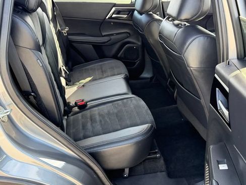 Used 2024 Mitsubishi Outlander SE FWD image 25