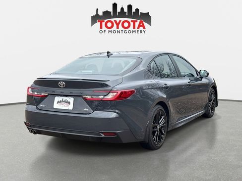 Used 2025 Toyota Camry SE image 3