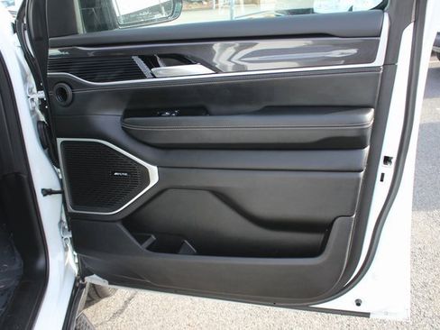 Used 2024 Jeep Wagoneer 4WD w/ Premium Group I image 34