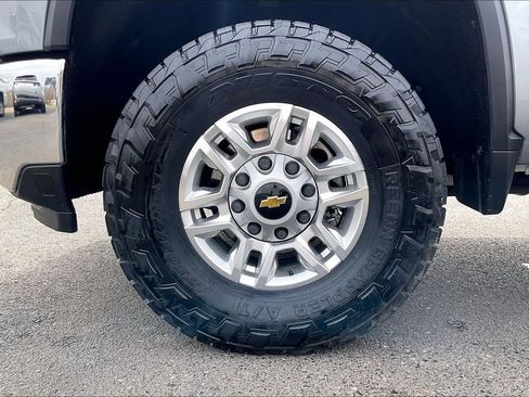 Used 2024 Chevrolet Silverado 2500 LT image 34