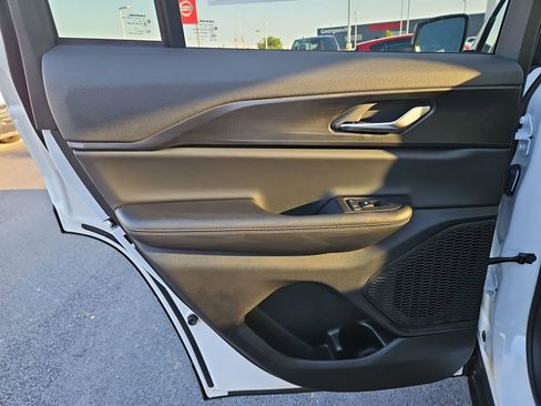 New 2025 Jeep Grand Cherokee Laredo w/ Luxury Tech Group I image 14